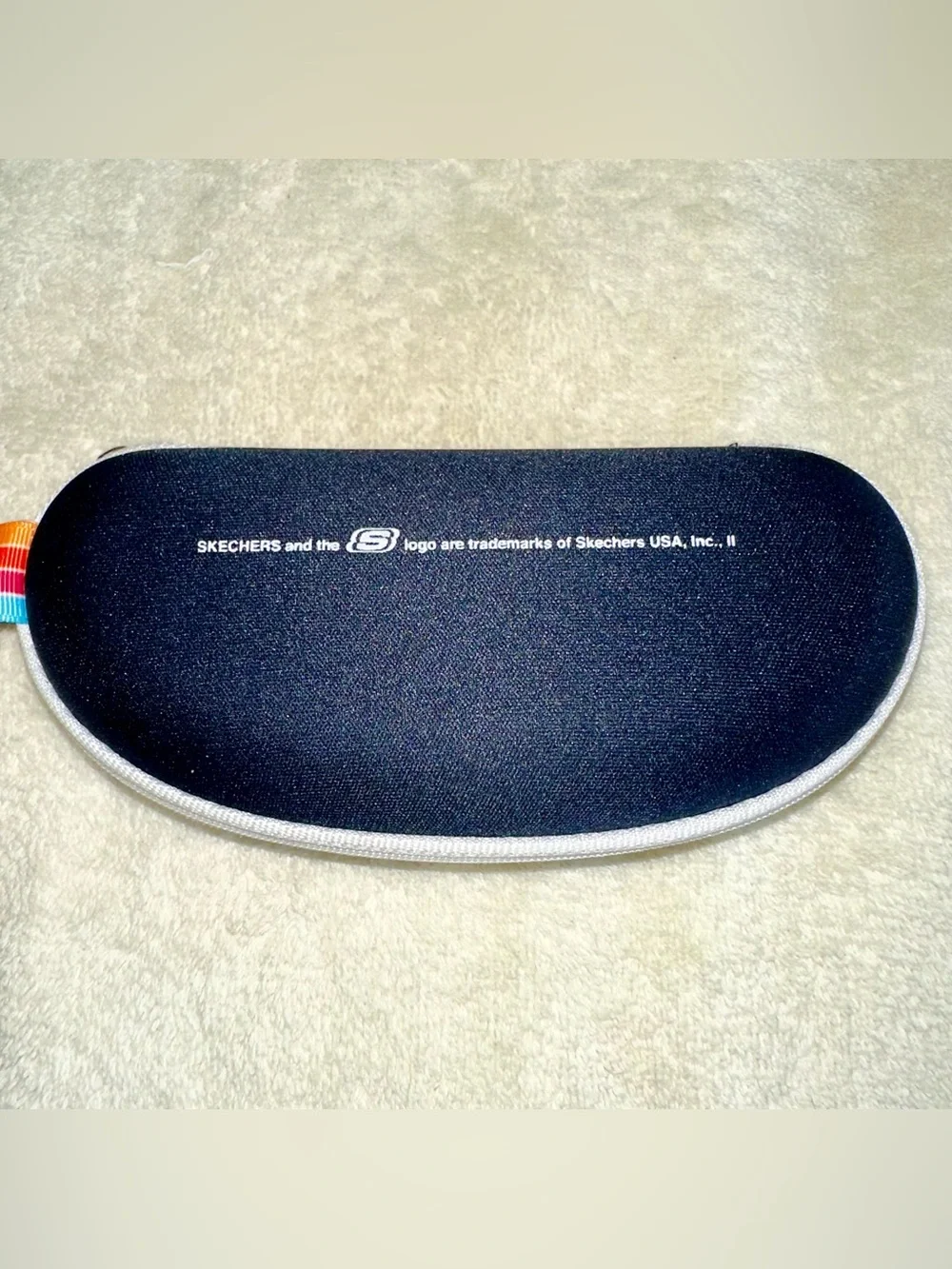 Skechers Sunglasses Case Zipper Clamshell Black Rainbow Clip Eyeglass Holder